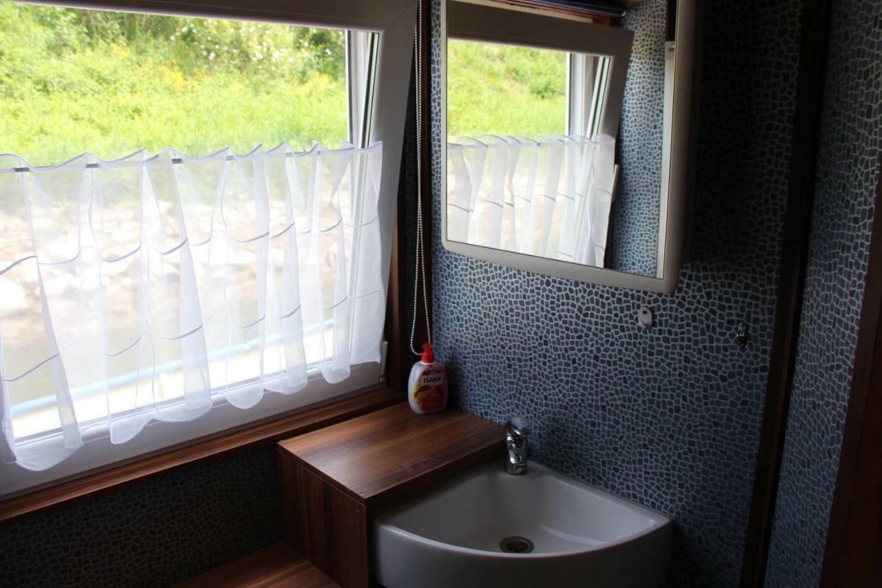 Hausboot Bounty Hotel Санкт Гоар Екстериор снимка
